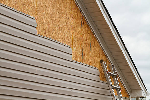 Professional Emergency Siding Repair technician working in Pittsboro, IN